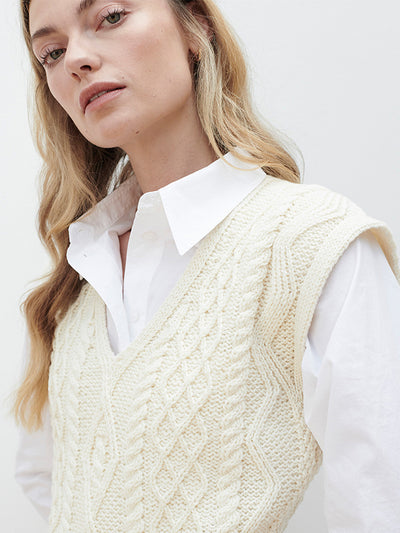 Aran Cable Knit Sleeveless Sweater#color_natural