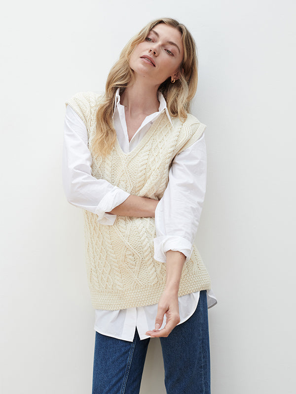 Aran Cable Knit Sleeveless Sweater#color_natural
