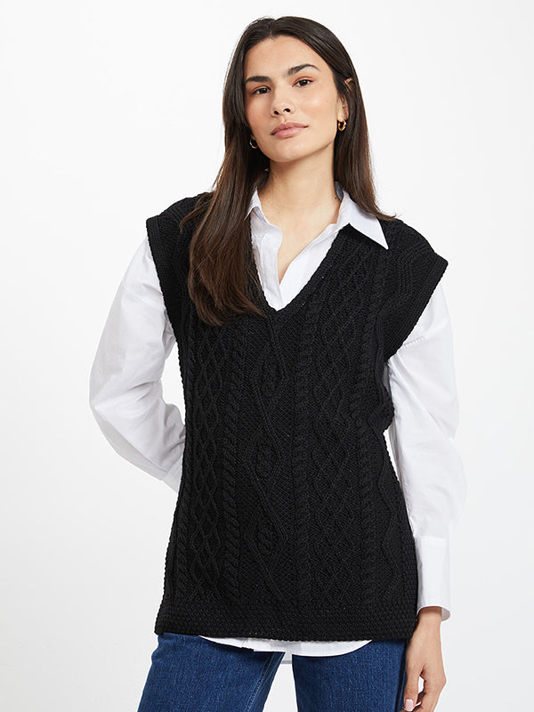 Aran Cable Knit Sleeveless Sweater#color_black