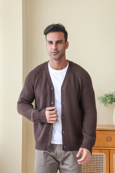 Man wearing the luxurious ribbed cardigan with cashmere from Inis Aran Ireland#color_brown
