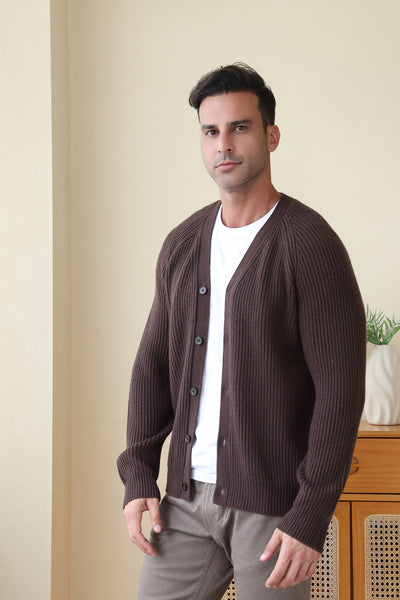 Man wearing the luxurious ribbed cardigan with cashmere from Inis Aran Ireland#color_brown