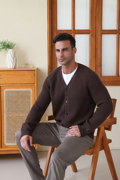 Man wearing the luxurious ribbed cardigan with cashmere from Inis Aran Ireland#color_brown