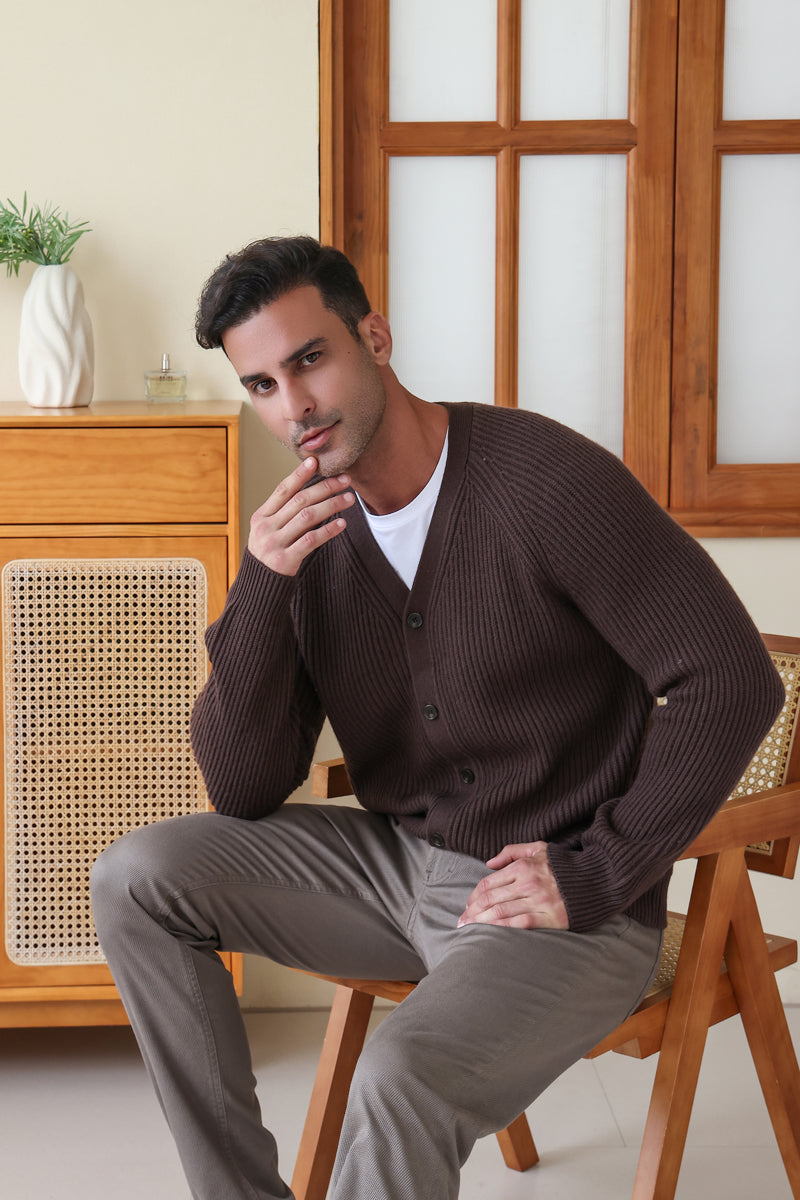 Man wearing the luxurious ribbed cardigan with cashmere from Inis Aran Ireland#color_brown