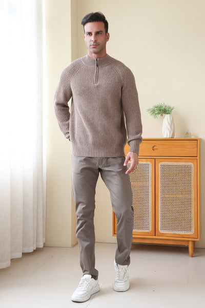 Man wearing a luxury ribbed cashmere sweater by Inis Aran#color_late-autumn