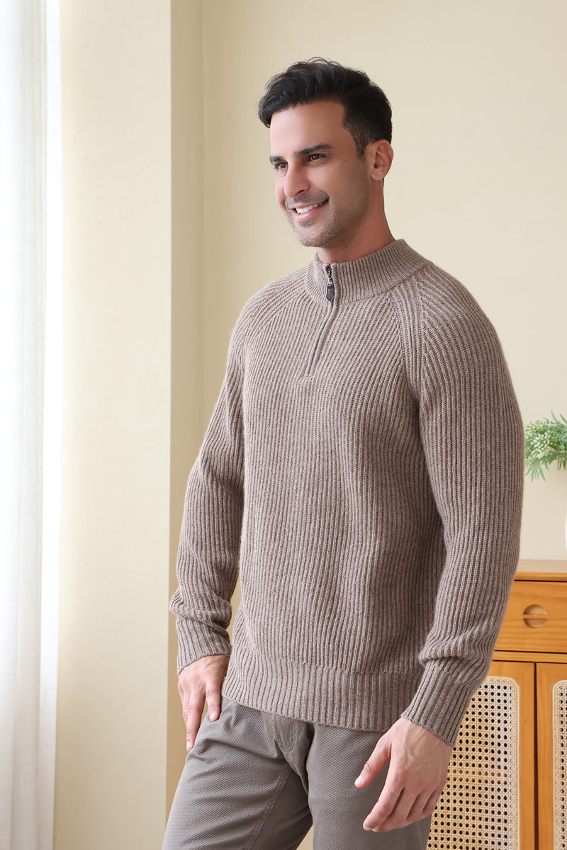 Man wearing a luxury ribbed cashmere sweater by Inis Aran#color_late-autumn
