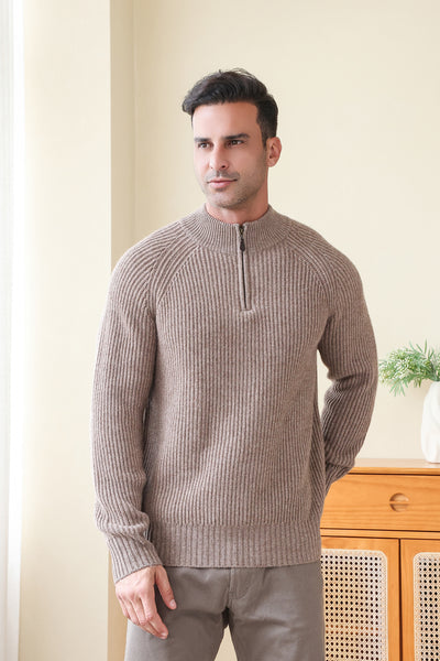 Man wearing a luxury ribbed cashmere sweater by Inis Aran#color_late-autumn
