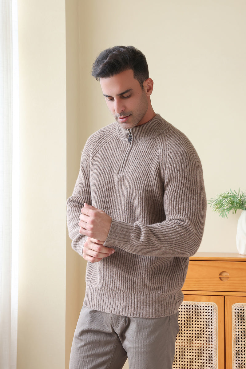 Man wearing a luxury ribbed cashmere sweater by Inis Aran#color_late-autumn
