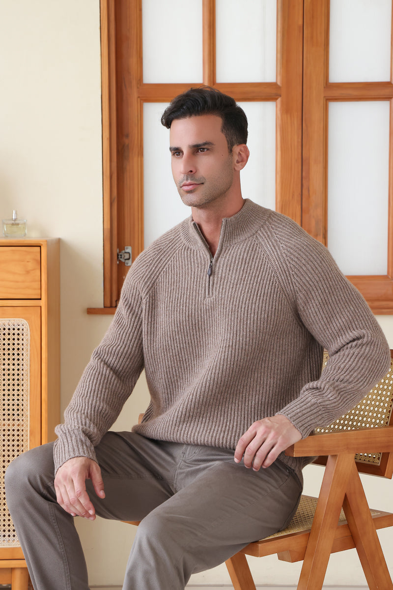 Man wearing a luxury ribbed cashmere sweater by Inis Aran#color_late-autumn