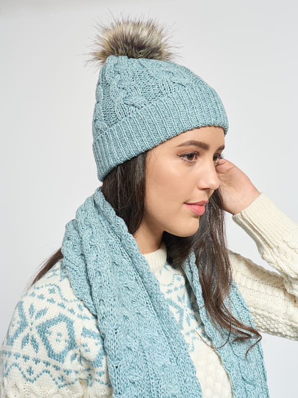 Aran Knit Pom Pom Hat & Scarf#color_aqua