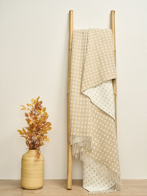 Lambswool Throw With Polka Dots#color_beige