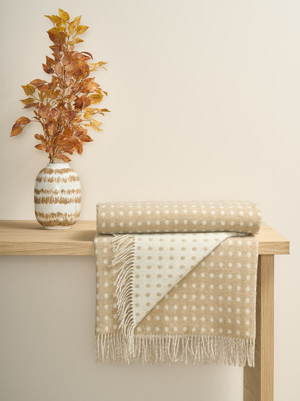 Lambswool Throw With Polka Dots#color_beige