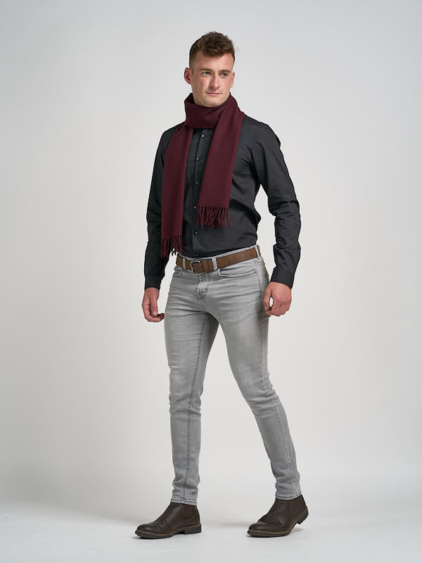 Lambswool Scarf in Navy#color_claret