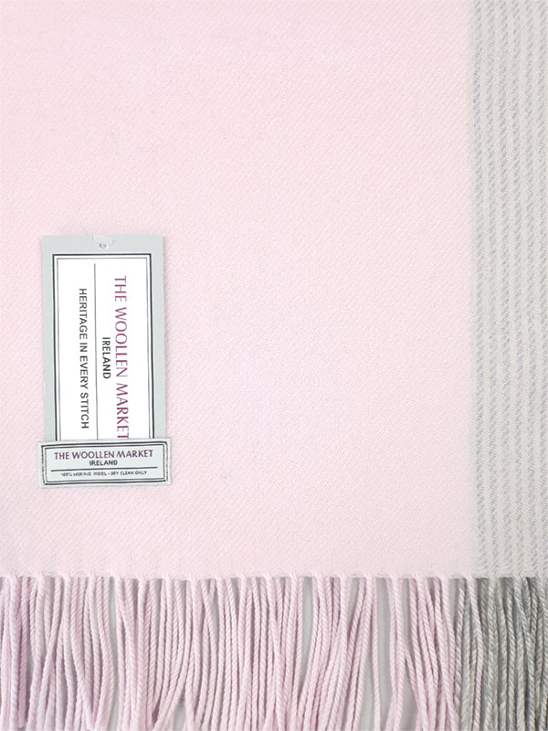 Fine Wool Blanket Scarf in Soft Pink#color_pink